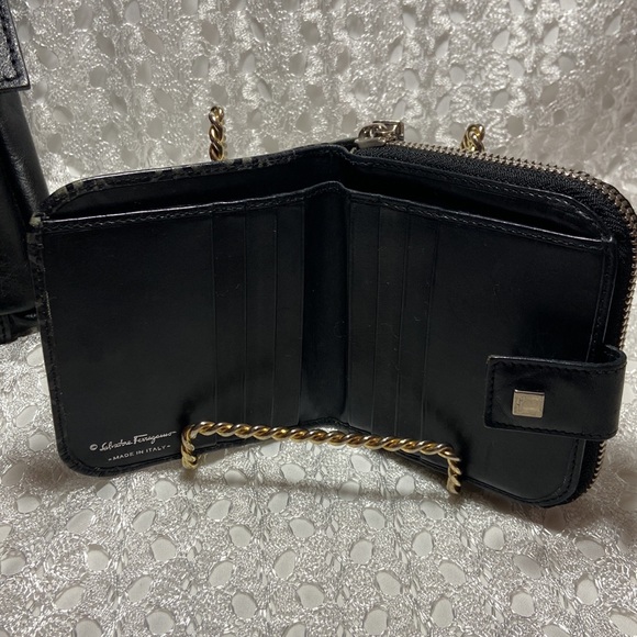 Salvatore Ferragamo EUC Wallet Gancini Logo - Picture 8 of 17